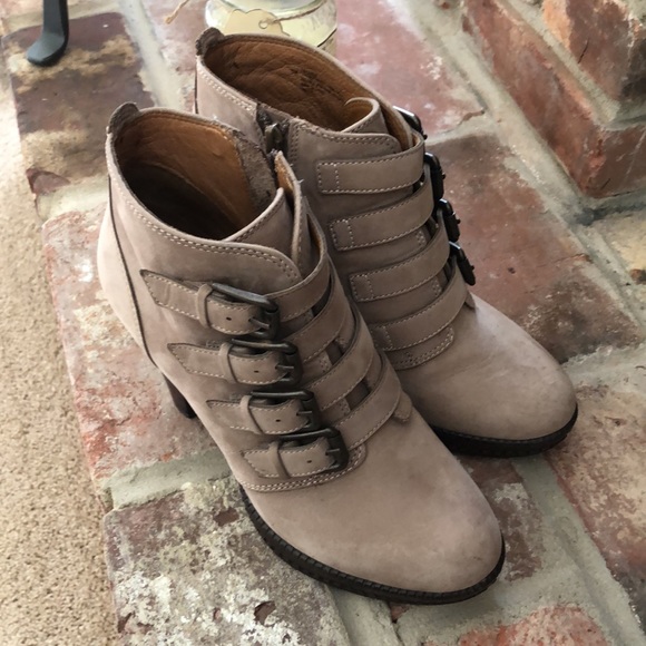 Sofft Shoes - Sofft Ankle Boots Size 6